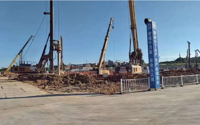 粘土 + 花崗巖地層 “攔路虎”？徐工 XR320E 旋挖鉆機高效破解助廈門軌交