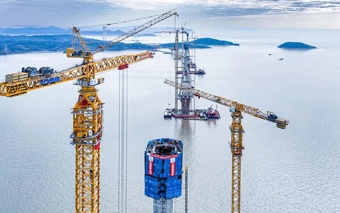 世界級跨海工程，雙主塔封頂